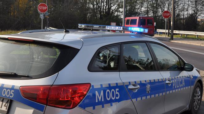 Pijana dróżniczka kierowała ruchem. Ktoś wezwał policję
