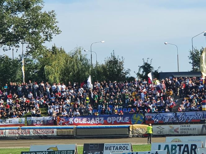 Kibice Kolejarza Opole na stadionie