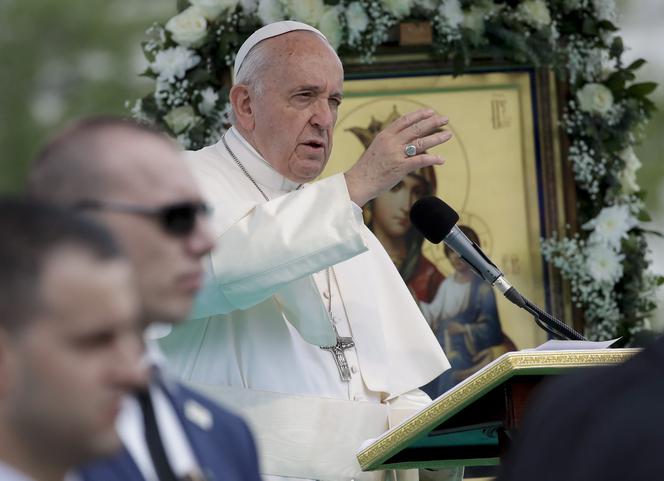 Papież Franciszek zakazuje zmiany płci