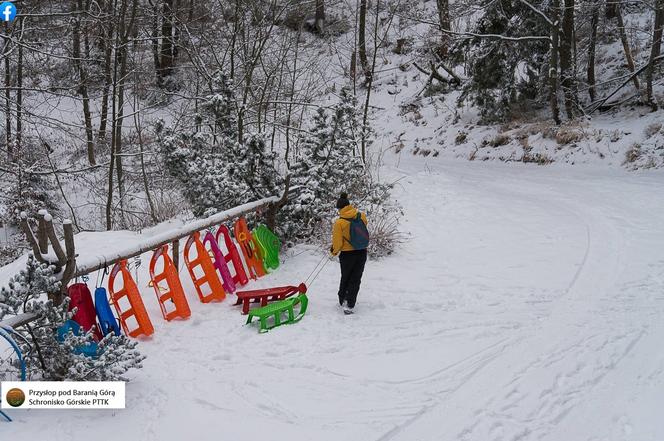 Ukradł sanki z górskiego schroniska. „Gołą stopą na Lego niech stanie”