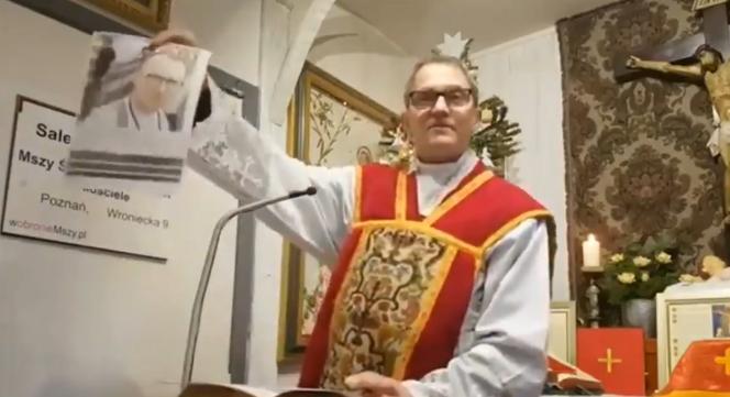 Kontrowersyjny ksiądz z Poznania znów szokuje. Zaatakował dziennikarza! Mówił o kiszce stolcowej
