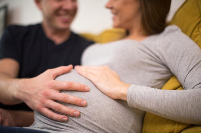 Kiedy czuć pierwsze ruchy dziecka w brzuchu i jak przyszła mama odczuwa ruchy płodu?