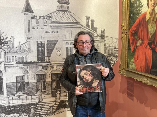 Piotr Droździk z albumem poświęconym życiu i twórczości Bolesława Barbackiego