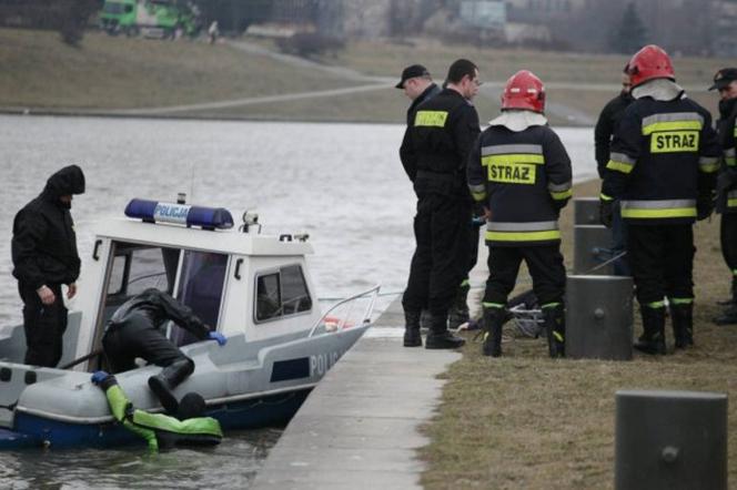 Koszmarne odkrycie w centrum Krakowa. Wisłą płynęły zwłoki mężczyzny