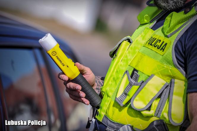 Pijana 30-latka w ciąży rozbijała samochód na obwodnicy