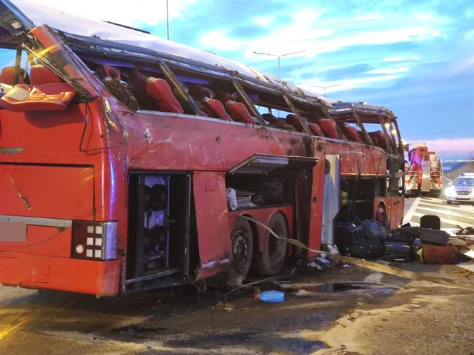 Tragiczny wypadek autokaru na autostradzie A4. Zdjęcia ratowników medycznych