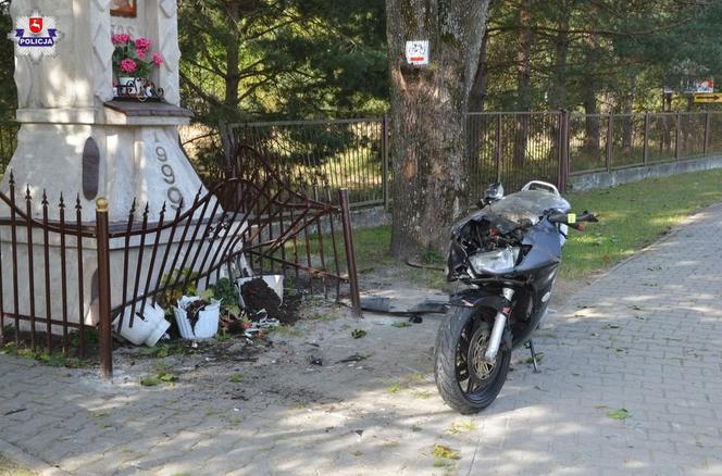 Motocyklista uderzył w kapliczkę