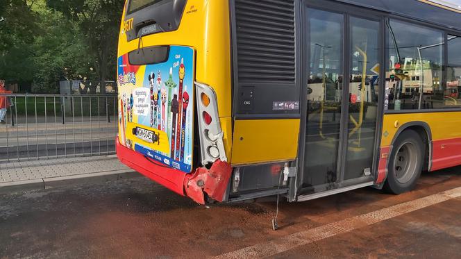 Wypadek na Targówku, dwie osoby zostały ranne