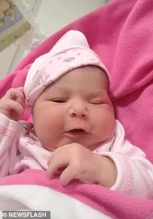 Umarła karmiąc dziecko piersią. Przygniotła dziecko, też umarło!