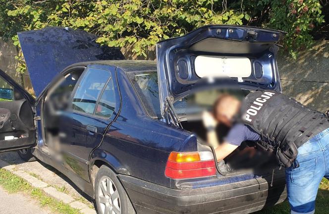 BMW, które stało się NARKOMOBILEM! 30-latek z Wielkopolski miał w swoim aucie duży asortyment!