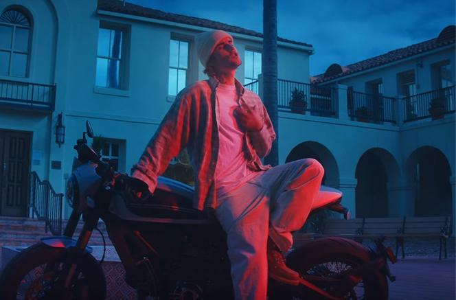 Justin Bieber - Hold On