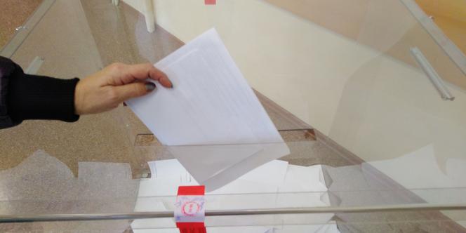 Jasieniec. Członkini komisji wyborczej z koronawirusem! Mogła mieć kontakt z 1,5 tys. osób!