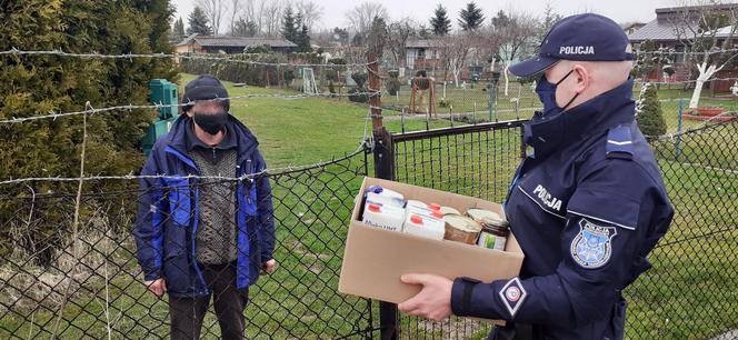 Tarnów. Kwarantannę odbywał na terenie... ogródków działkowych. Jedzenie przyniósł mu policjant