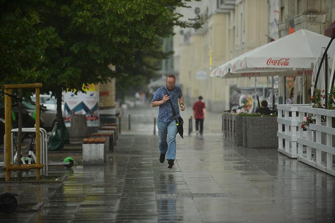 Nawałnica zalała Warszawę