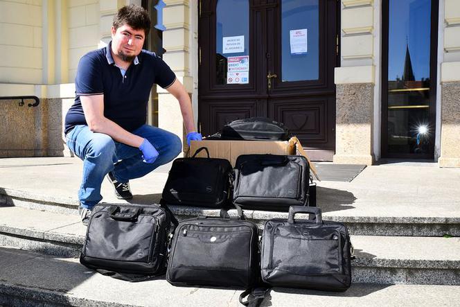 Atos przekazuje komputery dla bydgoskich szkół