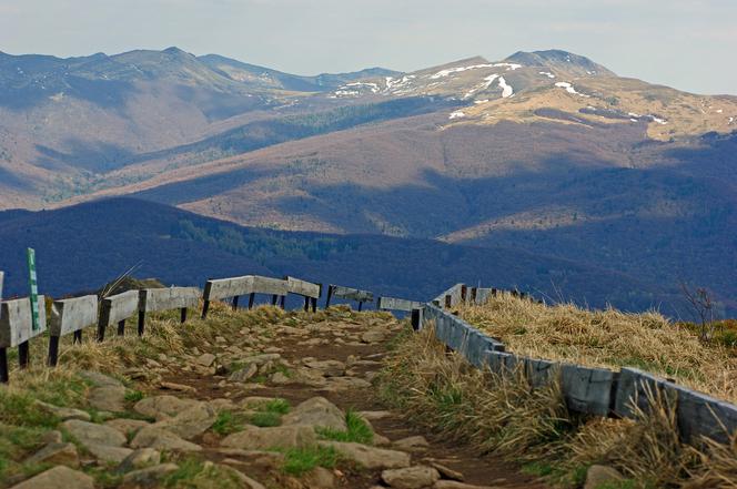 BIESZCZADY: Zaczęły się remonty na szlakach- m.in. z Bukowego Berda w kierunku Przełęczy Goprowskiej