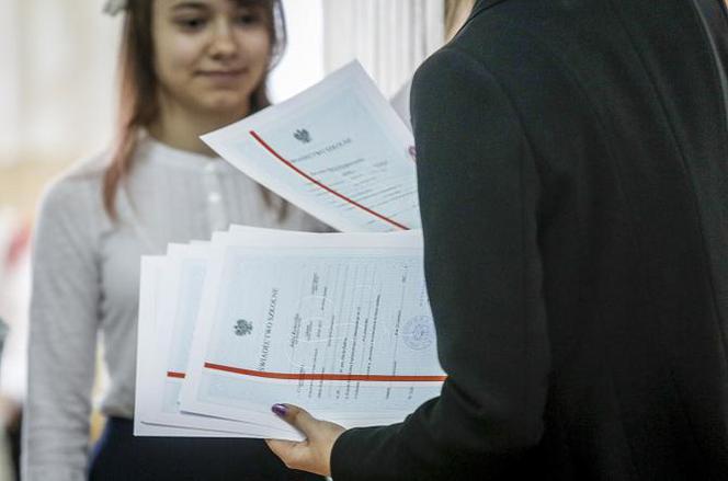 Zakończenie roku szkolnego 2020 - jak będzie wyglądać? Co ze świadectwami?