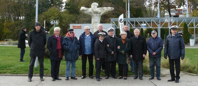 Wspomnienie zmarłych przy pomniku Zaginionych na morzu