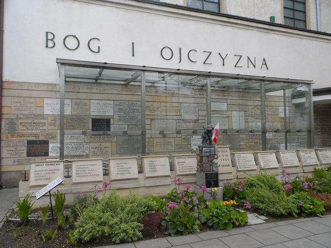Pogrzeb Waldemara Chrostowskiego. Kierowca ks. Popiełuszki mógł zginąć prawie 40 lat temu