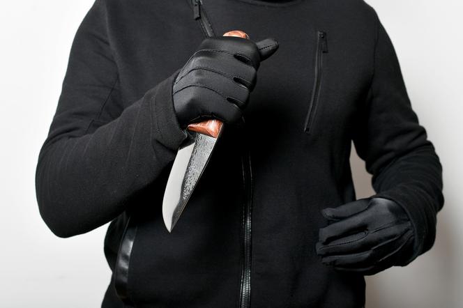 Śląsk: 26-latek znęcał się nad rodzicami. Agresor chwycił za nóż i pociął ojcu twarz!