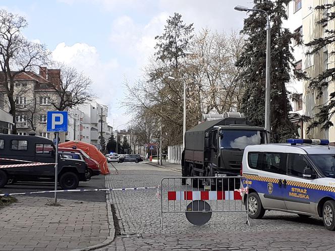 Namiot przed szpitalem w Toruniu. Koronawirus znów atakuje