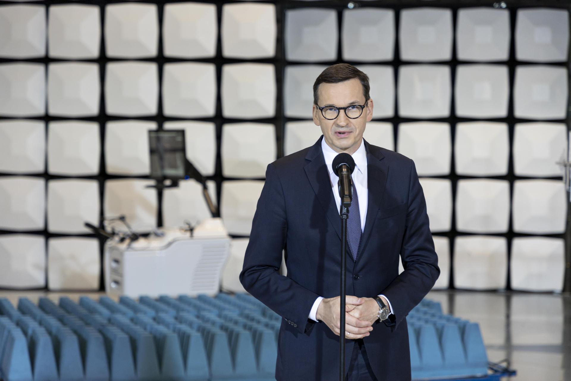 Morawiecki znalazł sposób by obniżyć szalone ceny paliw Premier