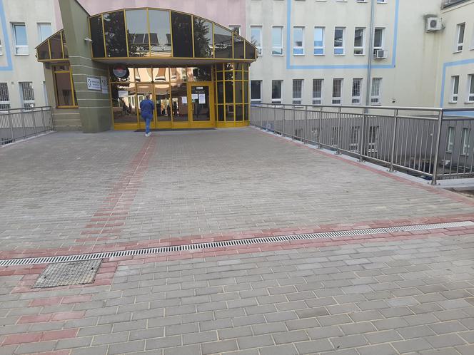 Wejście główne do Radomskiego Szpitala Specjalistycznego