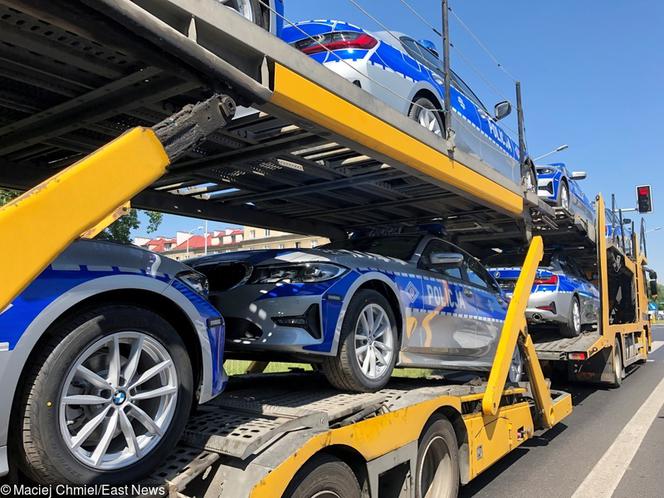 Policyjne radiowozy BMW na lawecie