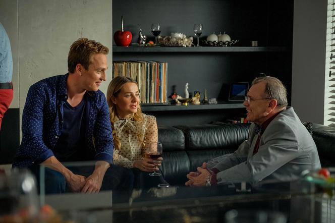 Przyjaciółki 14 sezon, odc. 168. Inga (Małgorzata Socha), Edward (Krzysztof Jędrysek), Maks (Mateusz Janicki)