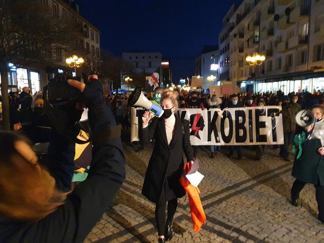 Policja użyła gazu! 8 marca Strajk Kobiet znowu pojawił się na ulicach Wrocławia