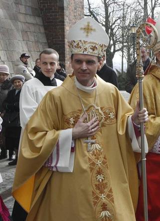 Biskup Milewski: Przepraszam za milczenie polskich biskupów w sprawie pedofilii