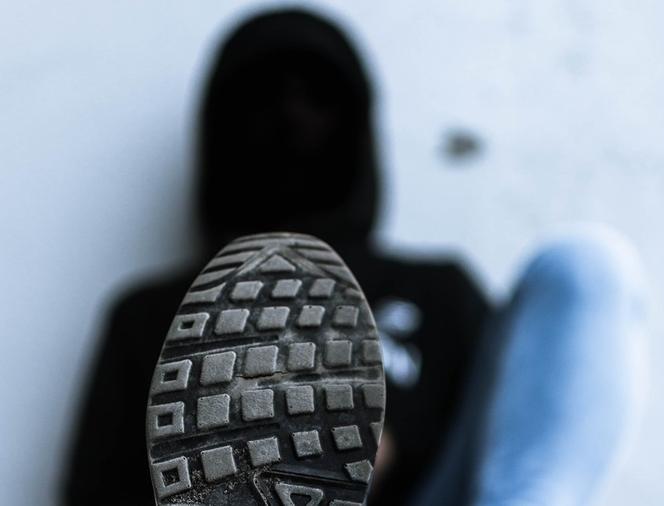 Ostrów Mazowiecka. Zarzut usiłowania zabójstwa dla 17-latka! Za BRUTALNY ATAK grozi mu dożywocie