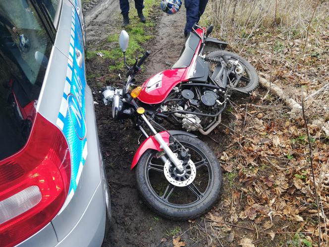 Pomorskie: Pościg za pijanym motorowerzystą. Miał dożywotni zakaz, stanie przed sądem