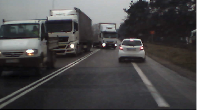 HORROR na drodze! Kierowca tira niczym władca szos, UŁAMKI SEKUND od tragedii