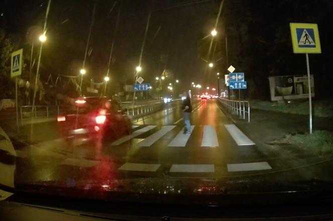 Niebezpieczna sytuacja na przejściu dla pieszych