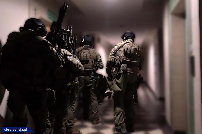 Kilkanaście osób zatrzymanych. Policjanci CBŚP rozbili narkotykową szajkę