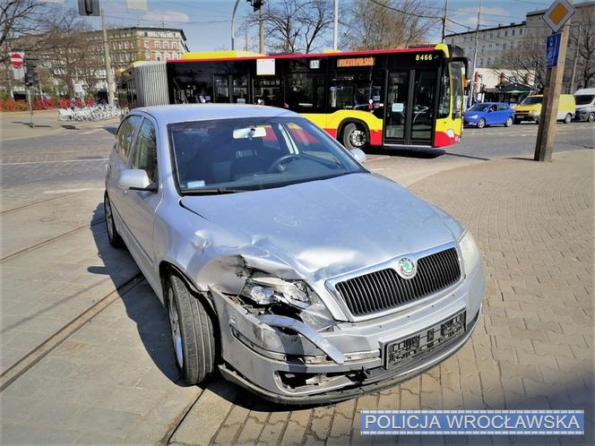 Wrocław: Pijany kierowca wjechał na skrzyżowanie na czerwonym świetle
