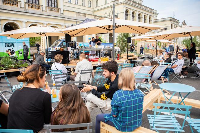 Warszawiacy pokochali Plac Bankowy