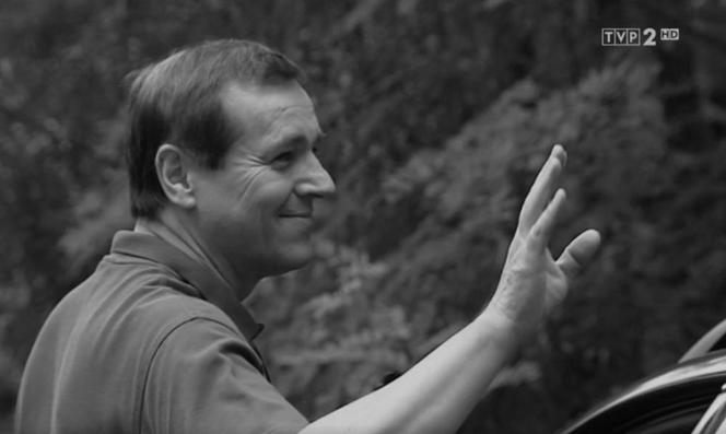 Barwy szczęścia, odcinek 2500: Pożegnanie Zenka Grzelaka. Zmarły Jan Pęczek ostatni raz w serialu. Zenek umrze? - ZDJĘCIA