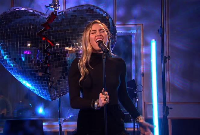 No Tears Left to Cry w wykonaniu Miley Cyrus. Gwiazda coveruje hit Ariany Grande!