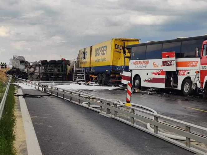 Wypadek koło Częstochowy na DK1. Ponad 30 osób rannych
