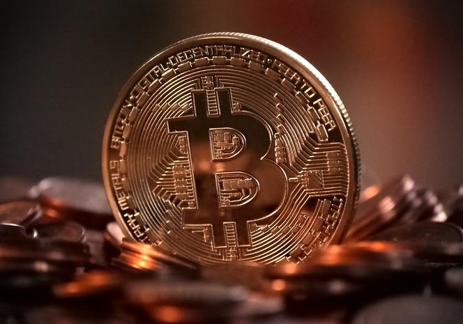 Mieszkańca Szczecinka skusiły Bitcoiny. Klikną w reklamę i stracił fortunę!