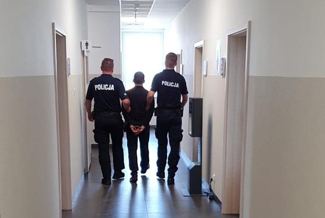 Kurs pod prąd na autostradzie A1. Kolizja, narkotyki i poszukiwany przez policję
