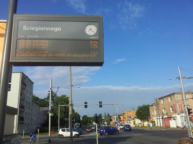 Czekając na tramwaj warto spojrzeć na tablice wyświetleń