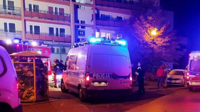 Policjanci ewakuowali mieszkańców bloku