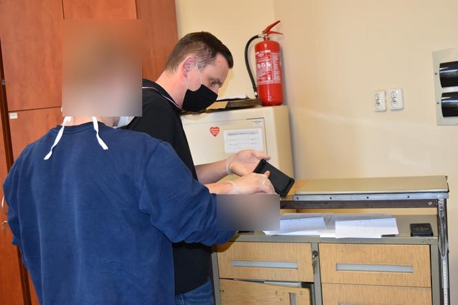 Paskudna kradzież na poczcie w Śremie! Policja zatrzymała sprawców