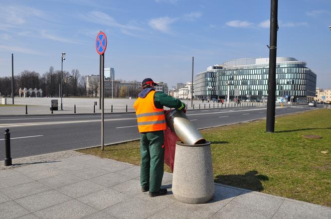 Warszawa stolicą brudu? Jak często opróżniane są kosze na śmieci? Zaskakujące dane