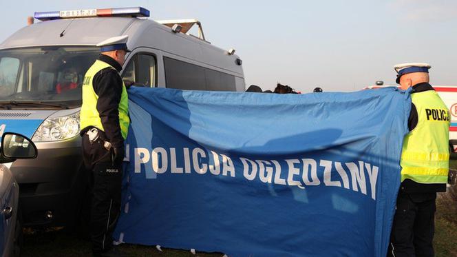 MAKABRYCZNY WYPADEK pod Chełmem. Rowerzysta zginął pod kołami samochodu