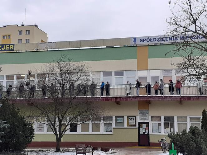 Kolejka do przychodni w Toruniu