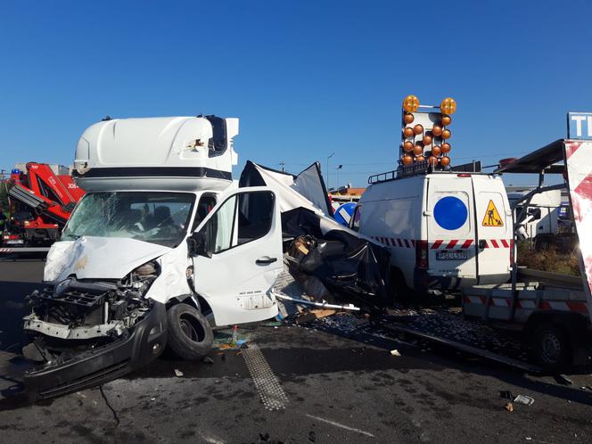 Bus wjechał w robotników na S11! Dwie osoby nie żyją